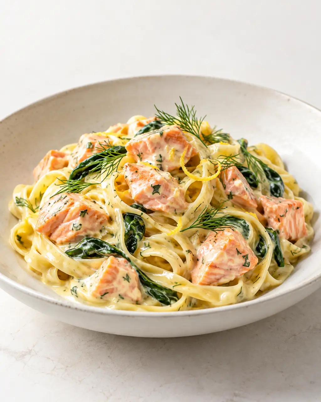 Tagliatelles recettes faciles au saumon, à la crème et au citron